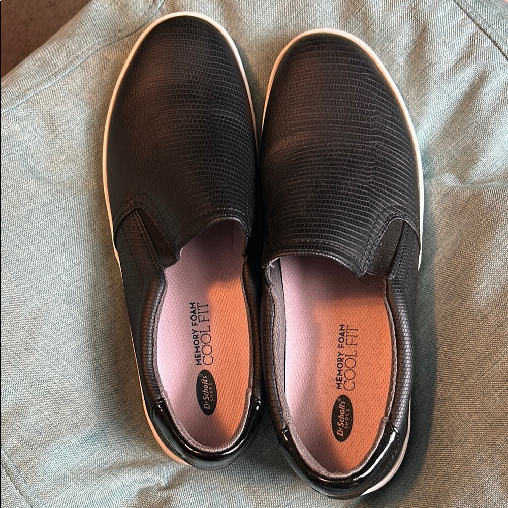 Like new Dr. Scholl's Black Sneakers with Elastic Panels and Cushioned Footbed